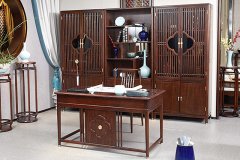 一覽無(wú)遺的玄關(guān)，裝上屏風(fēng)后，效果太驚艷了！